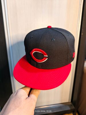 (81) Size 7 3/4 Topi fitted New Era logo Cincinnati Reds