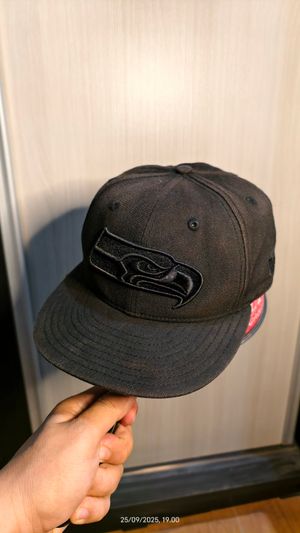 (21) Size 7 7/8 Topi Fitted New Era logo Seatle Seahawk BOB