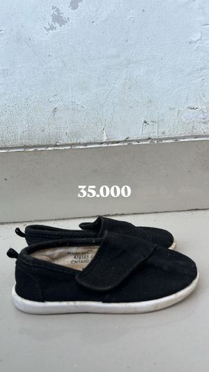 Sepatu anak anak