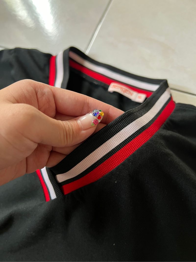 Kaos hitam v neck, foto 5