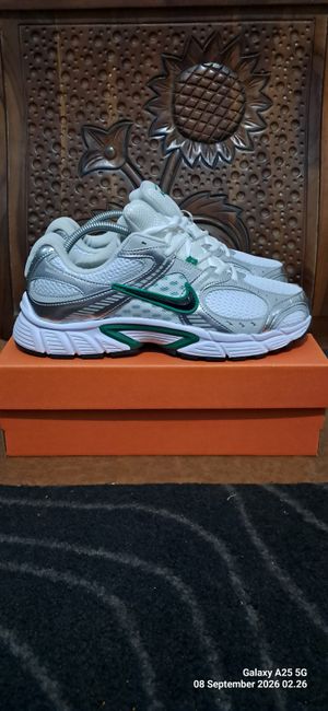 Casual and Sporty Shoes " Nike V5 RNR White Malachite"