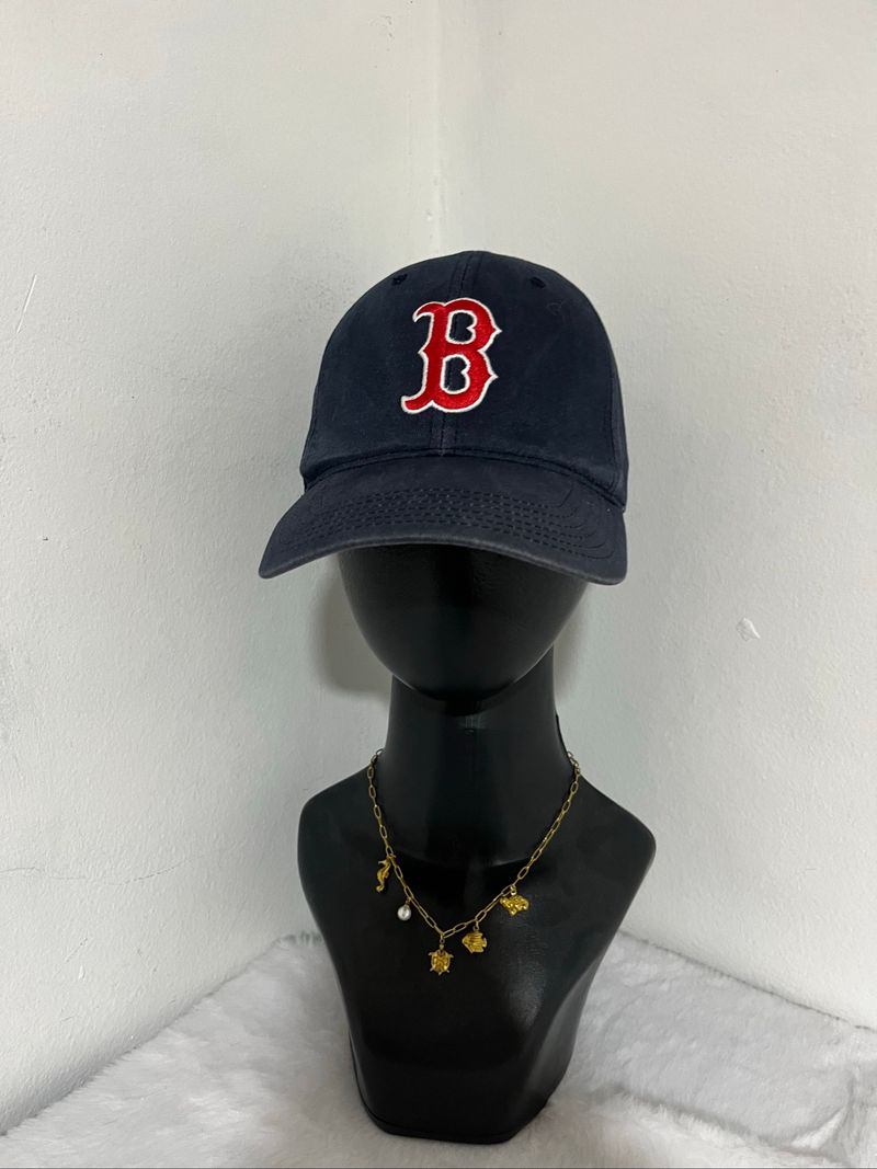 caps logo B, foto 2