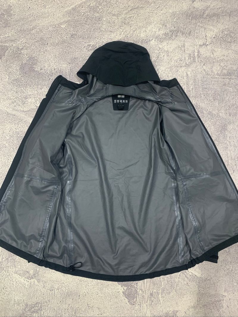 UNIQLO BLOKTECH HITAM, foto 7