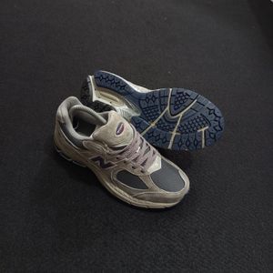 New Balance 20002R Light Grey