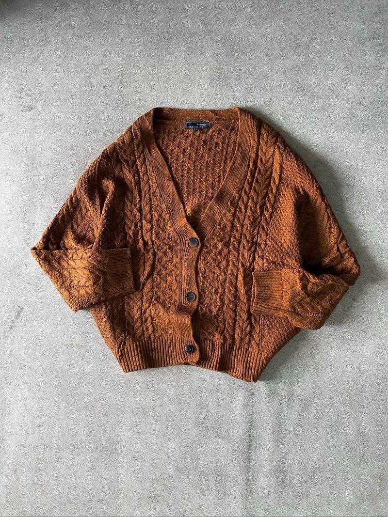 BROWN 3D CABLE KNIT CARDIGAN BY H:CONNECT, foto 3