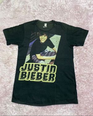 JUSTIN BIEBER