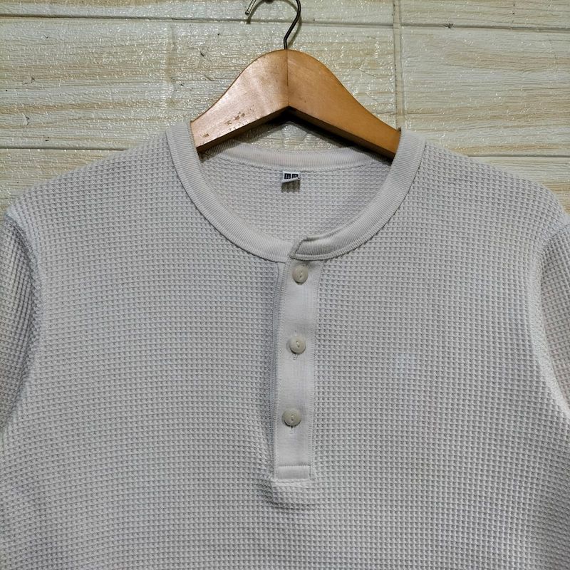 A239. Kaos Katun UNIQLO, foto 3