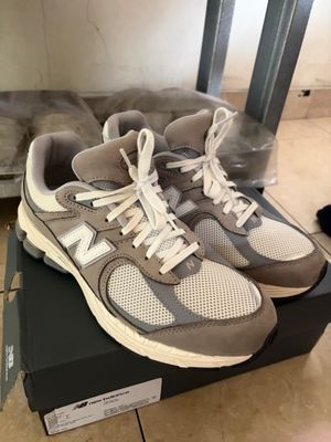 New Balance 2002R