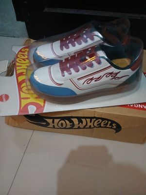 aerostreet X hotwheels