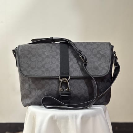 Coach Beck Messenger In Signature Canvas