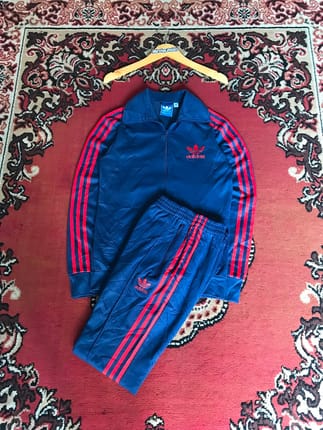 Satu Set Adidas Europa