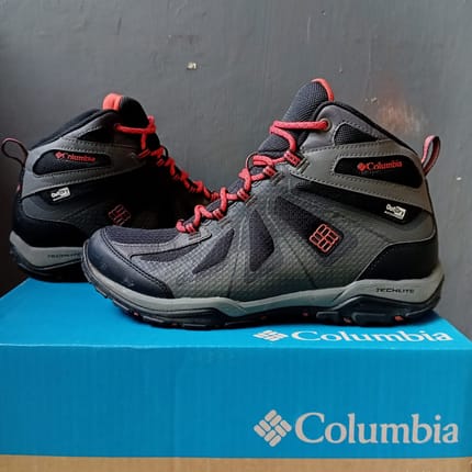 Sepatu outdoor columbia peak freak wanita
