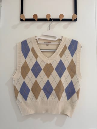 SPAO Korea Knitted Vest Aesthetic Office Look