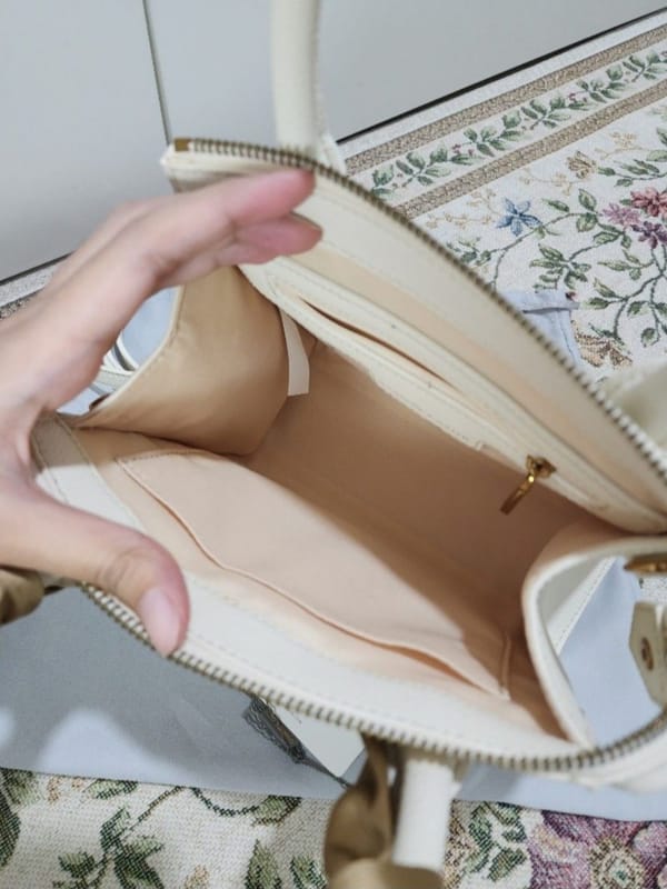 Charles & Keith Bag Cream, foto 3
