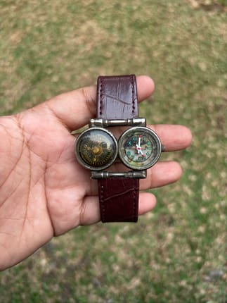 JAM TANGAN ANALOG VINTAGE WITH COMPASS Y2K STYLE