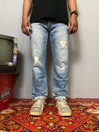 UNIQLO RIPPED JEANS