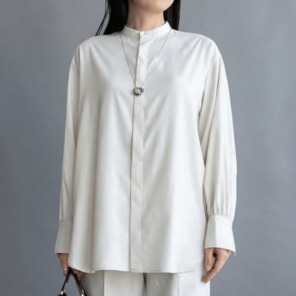 Kemeja Putih Lengan Panjang Oneck / Long-sleeve white blouse