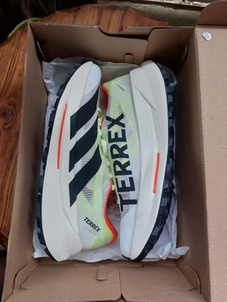 Sepatu trail running adidas terrex agravic