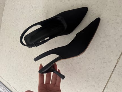 Black pointu heels