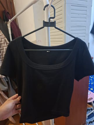Crop top knit hitam