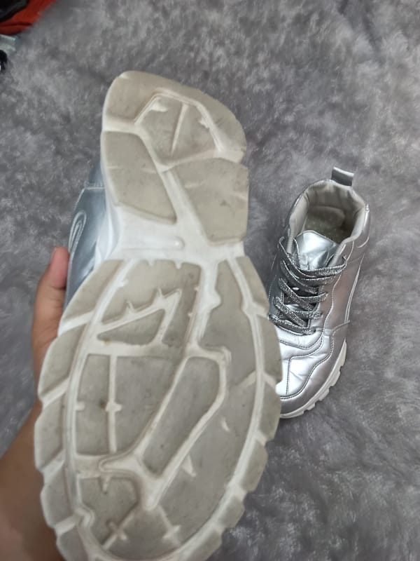 Sepatu snekar silver no 42, foto 2