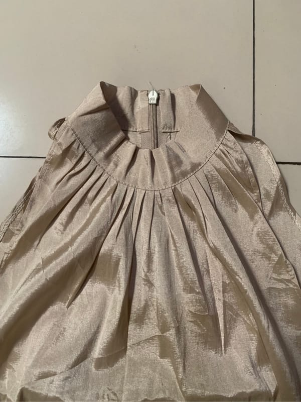 High Neck Flowy Dress, foto 2