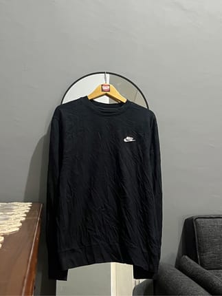 crewneck nike small logo