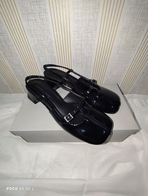 Charles and Keith Luxury Minimalist Heels Wanita black