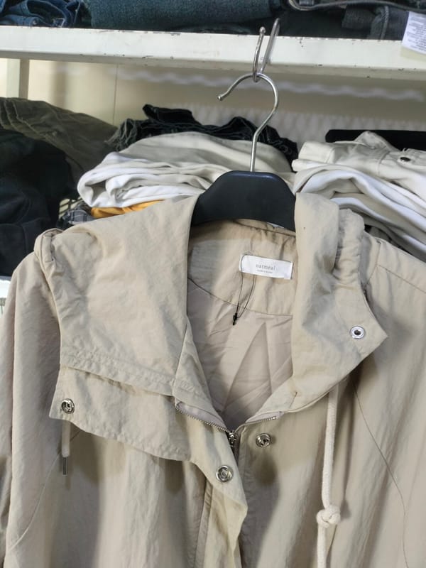 Oatmeal Beige Hooded Utility Jacket with Drawstring and Snap, foto 2