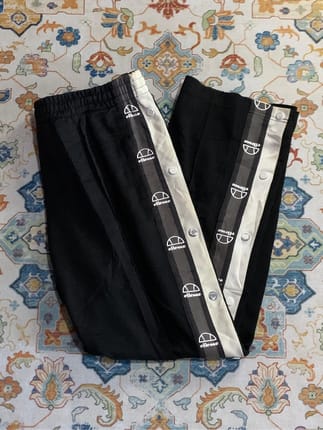 trackpants elesse button tapped