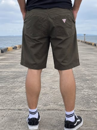 (Seperti baru) Celana pendek Chino GUESS 0R1 size 34