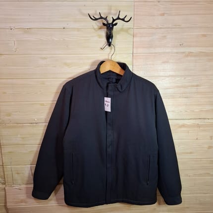 Jaket Pria Hitam pekat Stand Collar Full Zipper Casual Outdo