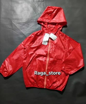 Jaket Uniqlo pockettable water repellency kids size 110