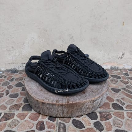 Sandal outdoor unbrand look like keen uneek hitam 45