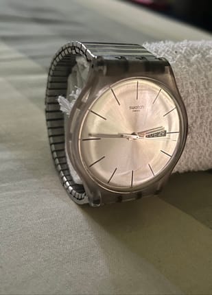 Jam tangan model gelang Swatch grey