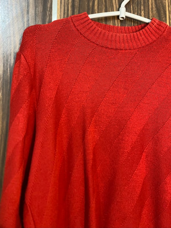 Red Sweater, foto 2