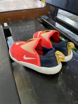 Sepatu anak nike lil swoosh
