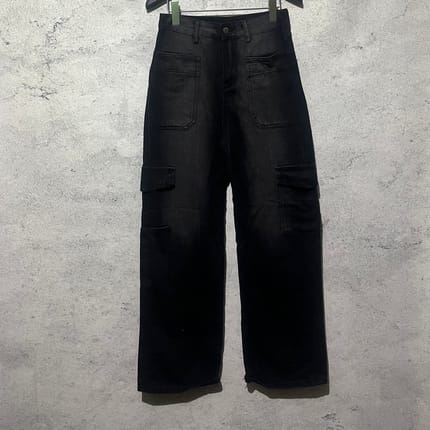 Unbrand black wash denim cargo pants highwaist