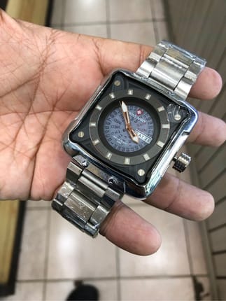 Jam tangan pria quartz swiss army