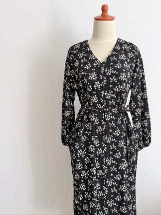 UNIQLO Dress / Gaun - Gardenia Black