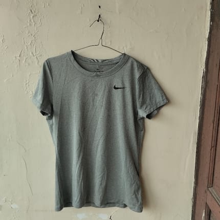 T-shirts The Nike Tee Dri-fit Gray Original