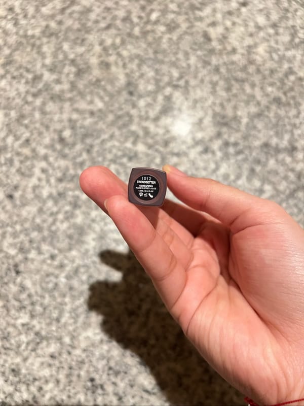 Huda beauty liquid matte shade-trendsetter, foto 2