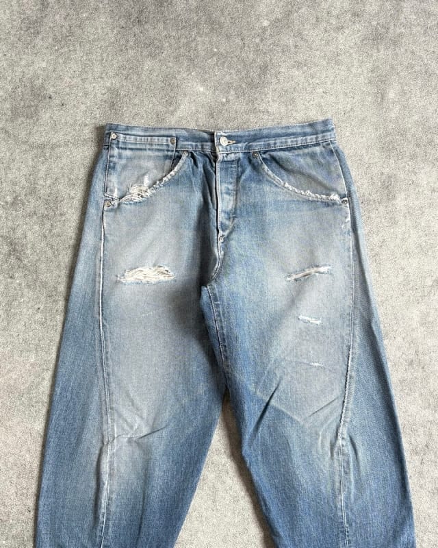 2000s Levi’s Engineered Buckle Back Distressed Jeans, foto 3