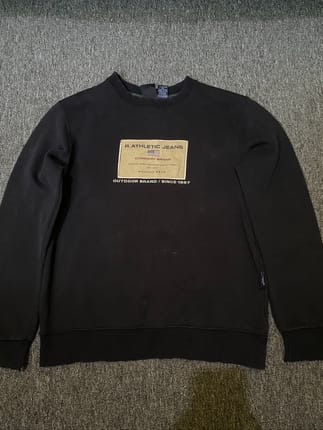 Crewneck Hitam
