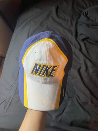Topi nike