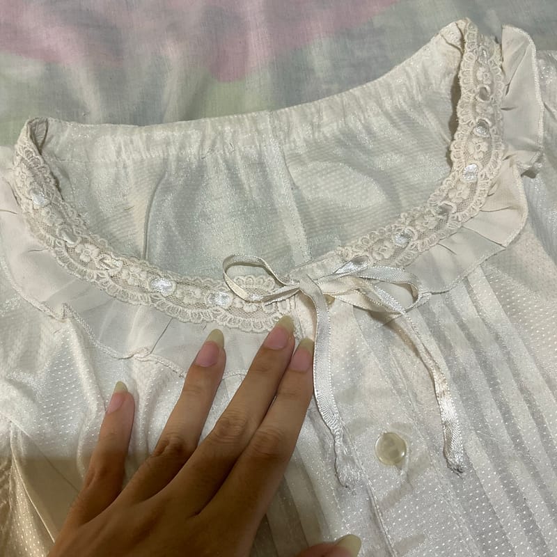 white shiny peplum blouse flutter sleeve | pintuck blouse, foto 7