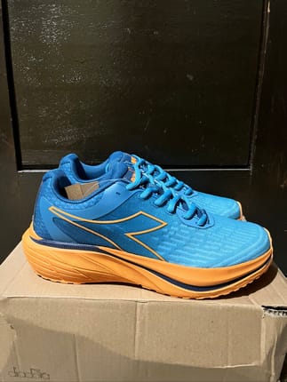 Sepatu Diadora Pelio