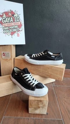 ✨ FOR SALE ✨ Vans V67CVS / Sixty Seven 'Black/White' 🛹🔥