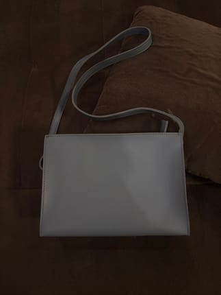tas selempang miniso blus jeans