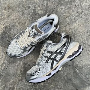 Asics Streetwear Sportswear Sneakers Pria silver